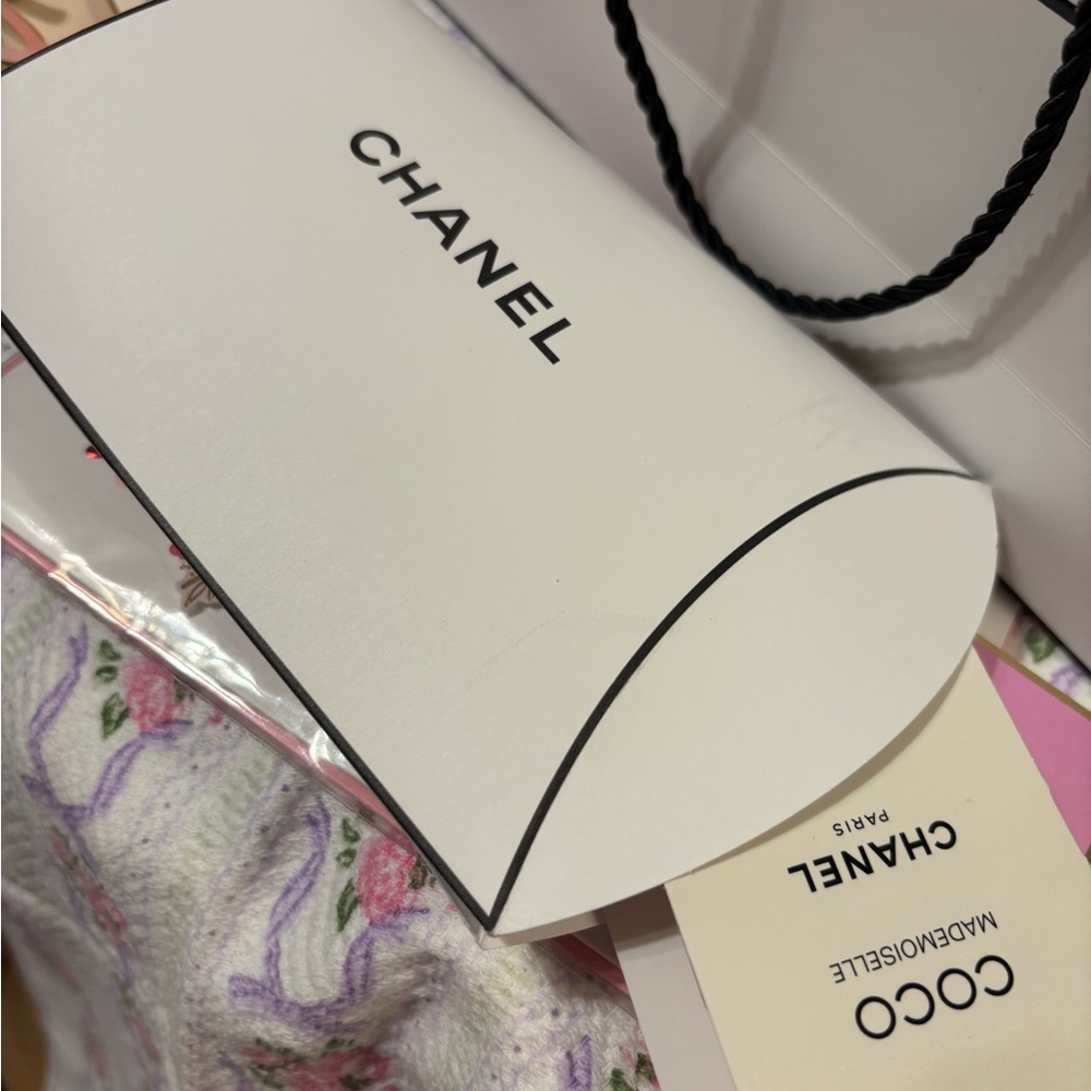 NEW Chanel CHANCE, COCO Perfume Set with Unique CHANEL Gift box 
Items sample sz - Picture 2 of 11